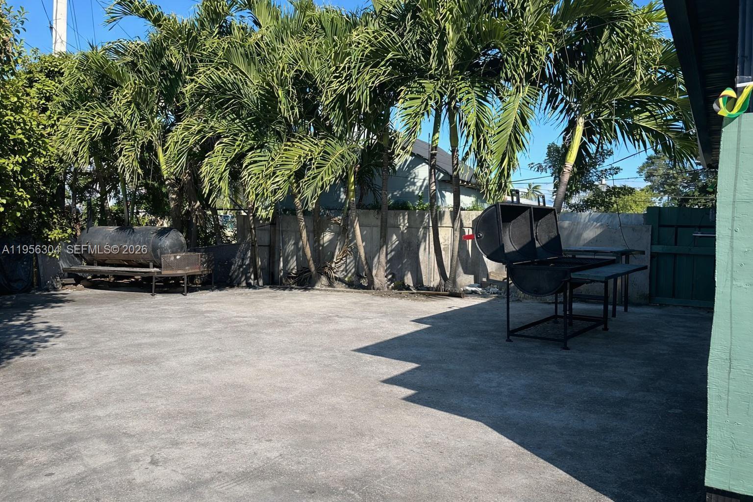 21855 S Dixie Highway Property Photo 2