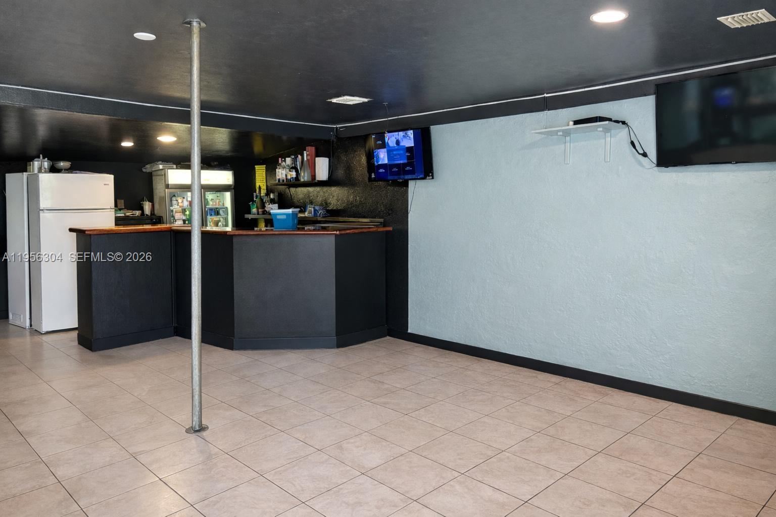 21855 S Dixie Highway Property Photo 4