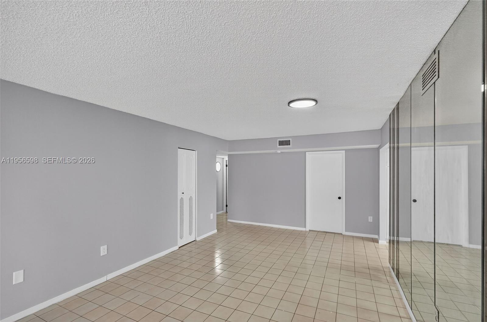 2924 Collins Avenue 501 Property Photo 6