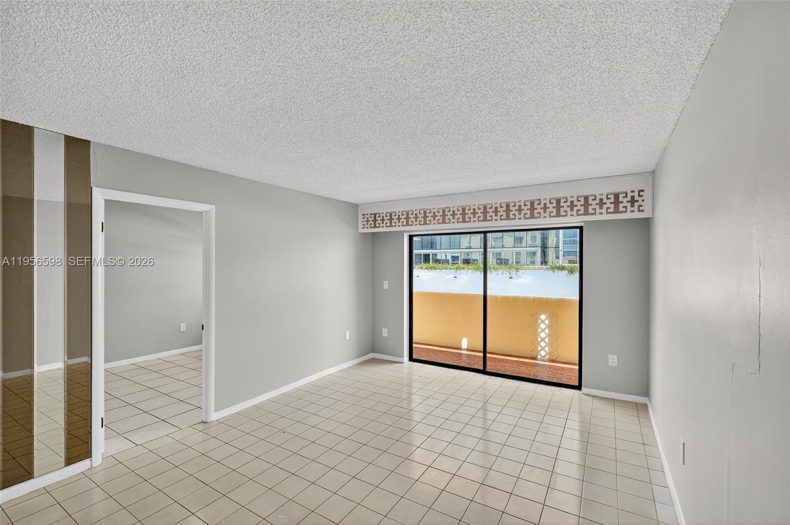 2924 Collins Avenue 501 Property Photo 8