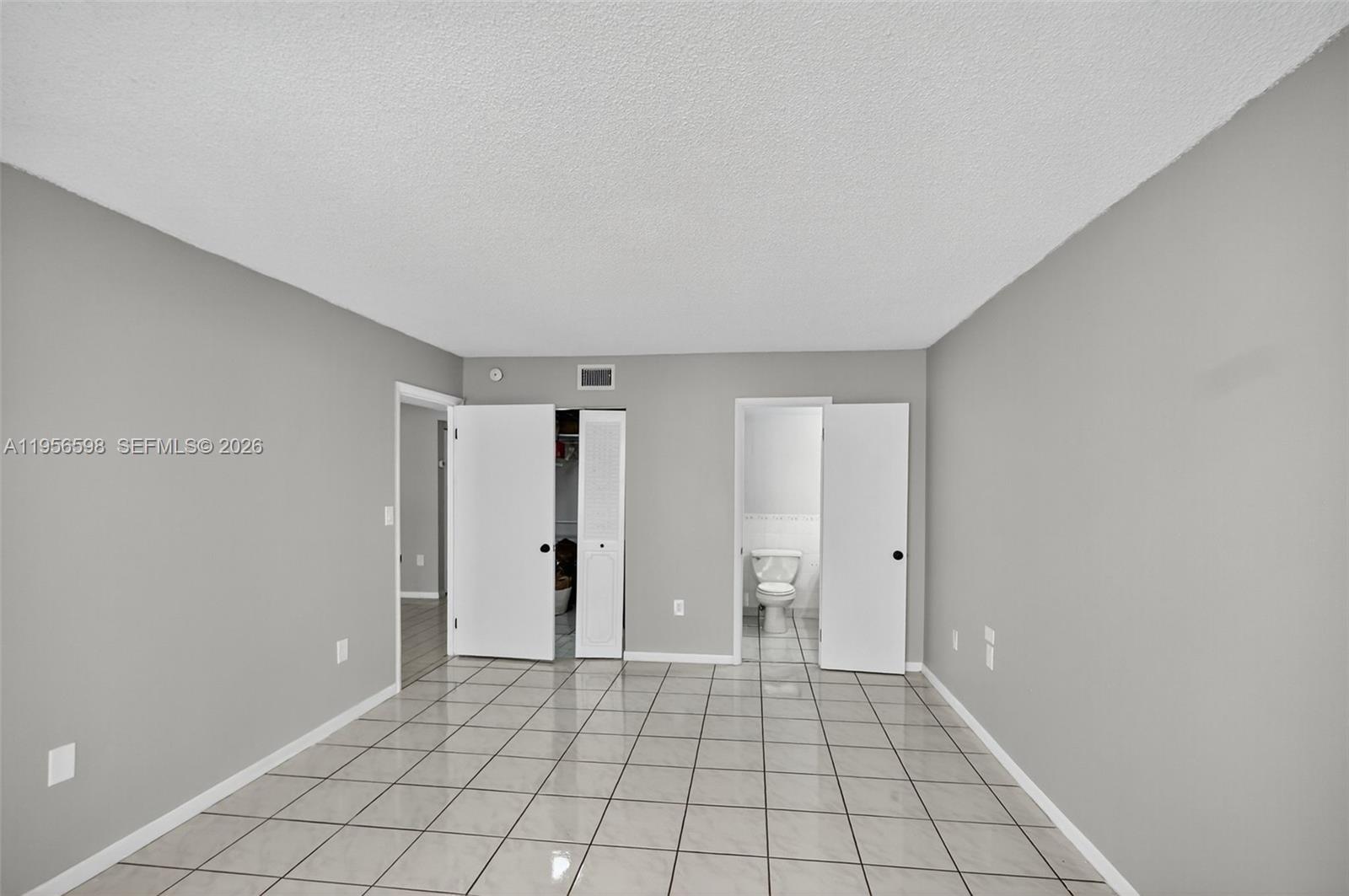 2924 Collins Avenue 501 Property Photo 9