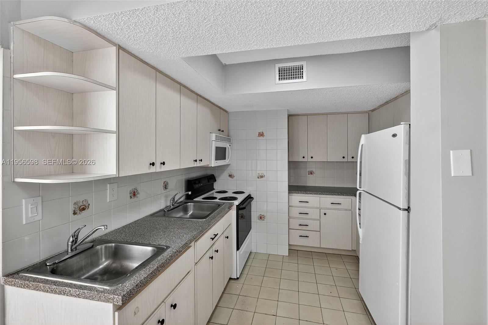2924 Collins Avenue 501 Property Photo 14