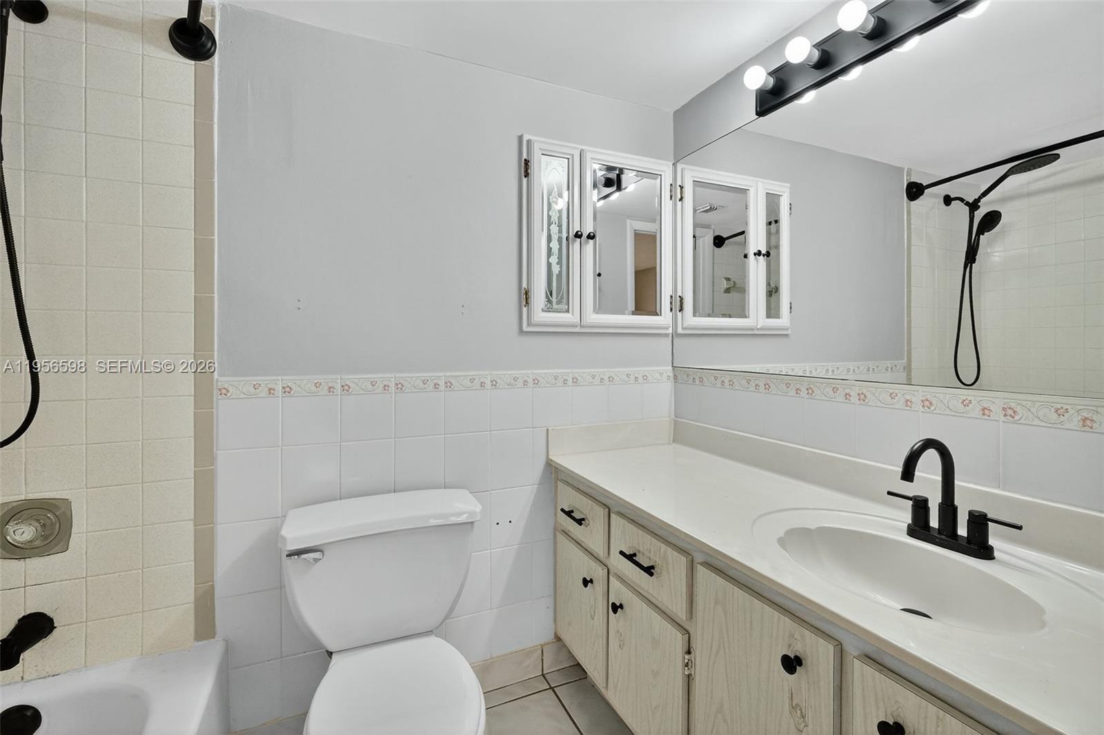 2924 Collins Avenue 501 Property Photo 18