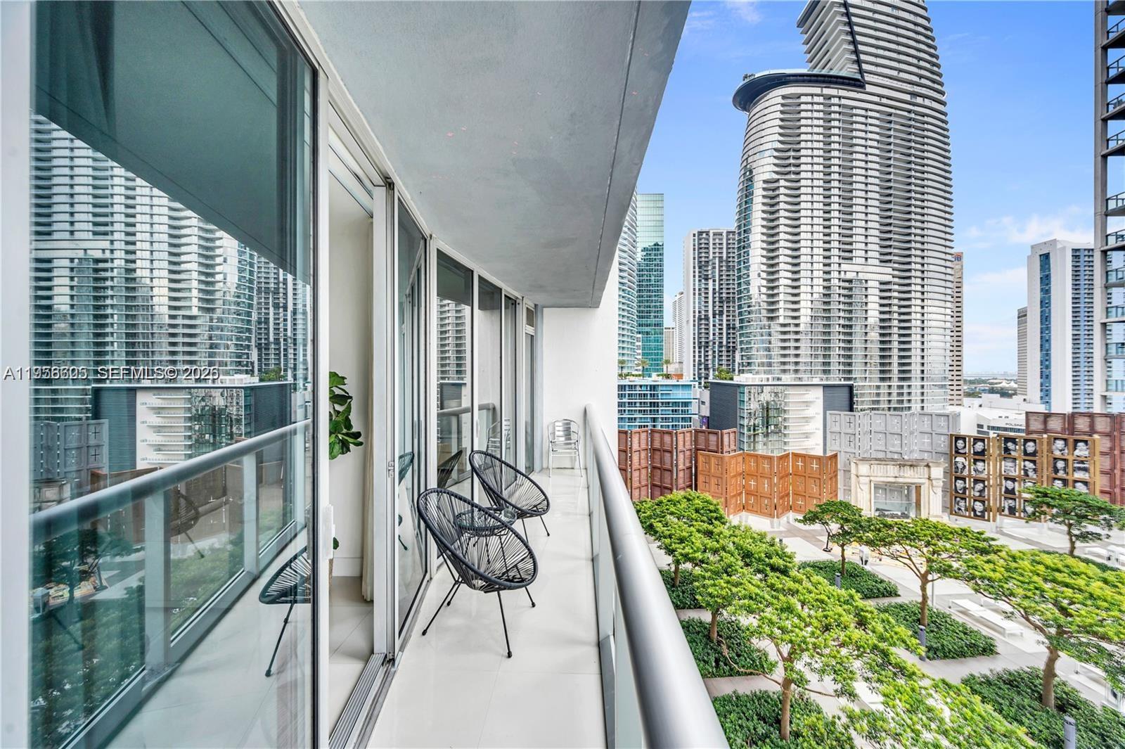 485 Brickell Avenue 1711 Property Photo 4