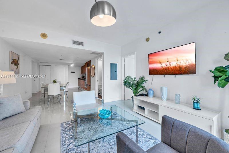 485 Brickell Avenue 1711 Property Photo 6