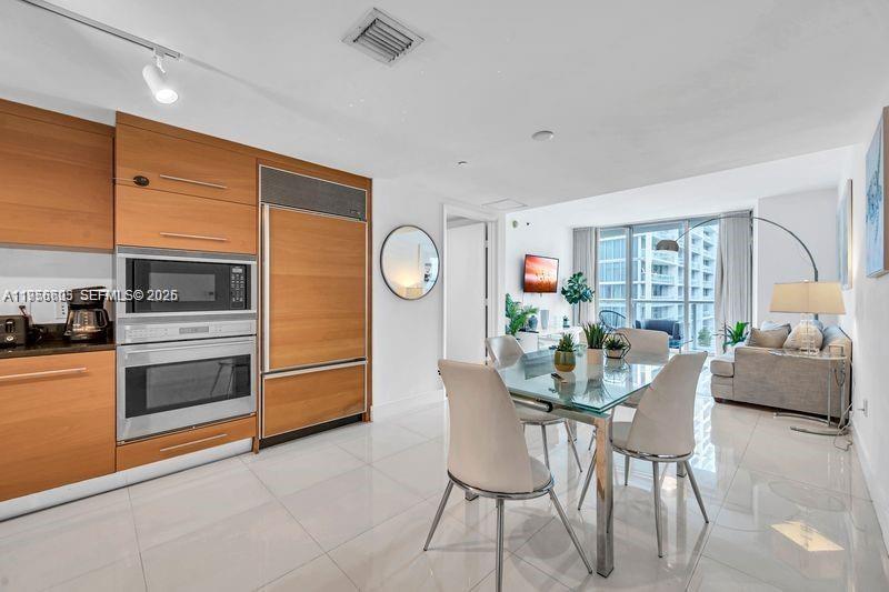 485 Brickell Avenue 1711 Property Photo 7
