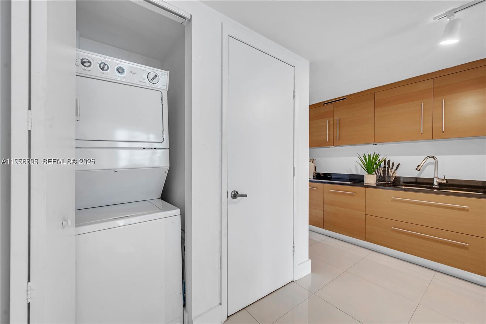 485 Brickell Avenue 1711 Property Photo 13