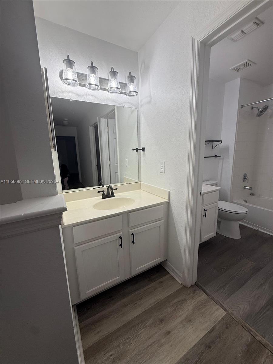 4003 Santa Maria Drive 101 Property Photo 13