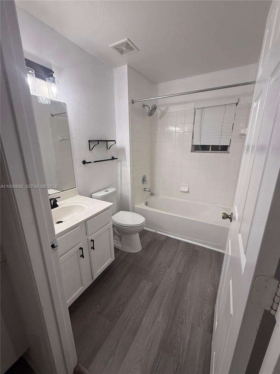 4003 Santa Maria Drive 101 Property Photo 14