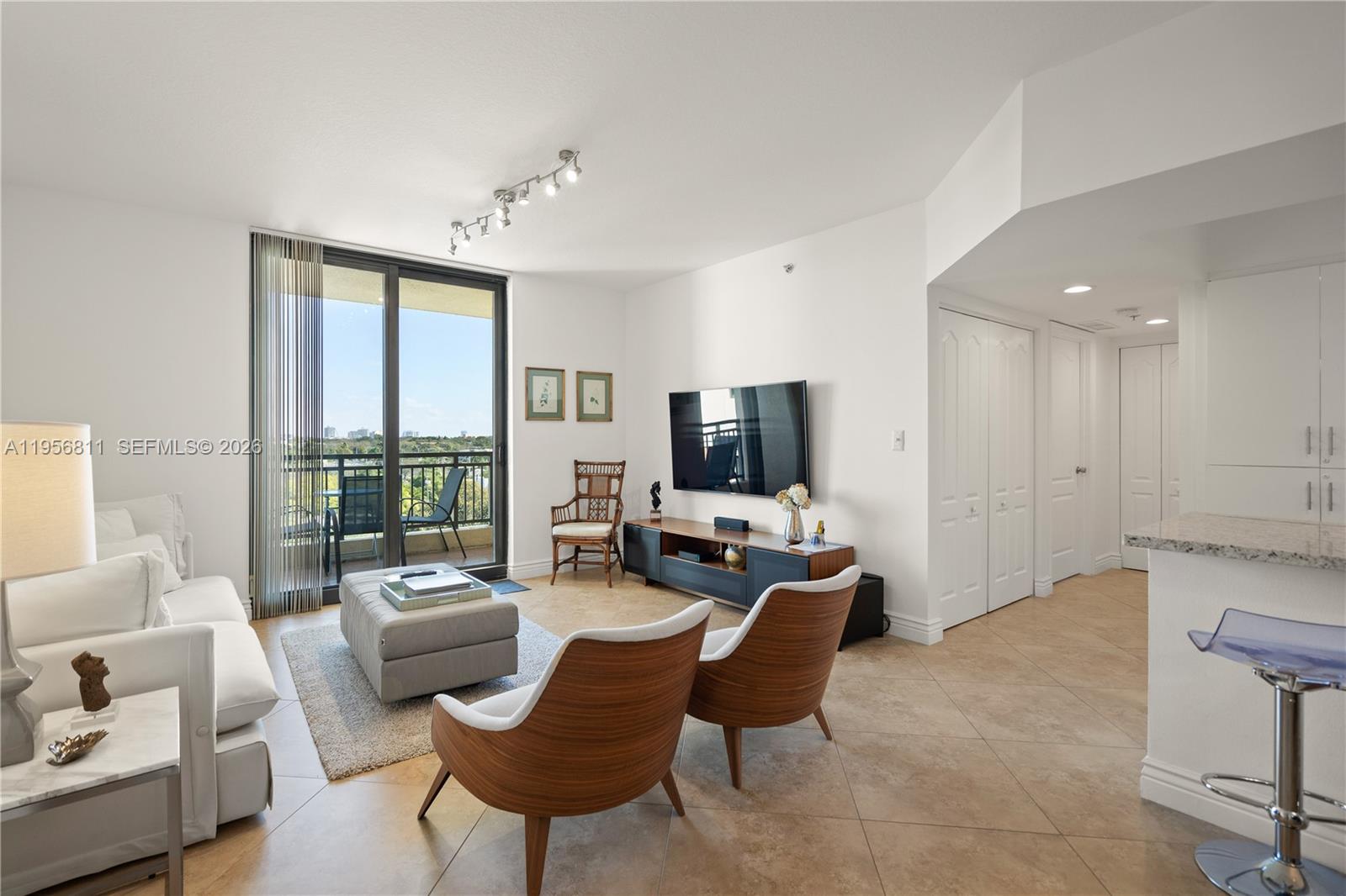 A11956811 Property Photo 6