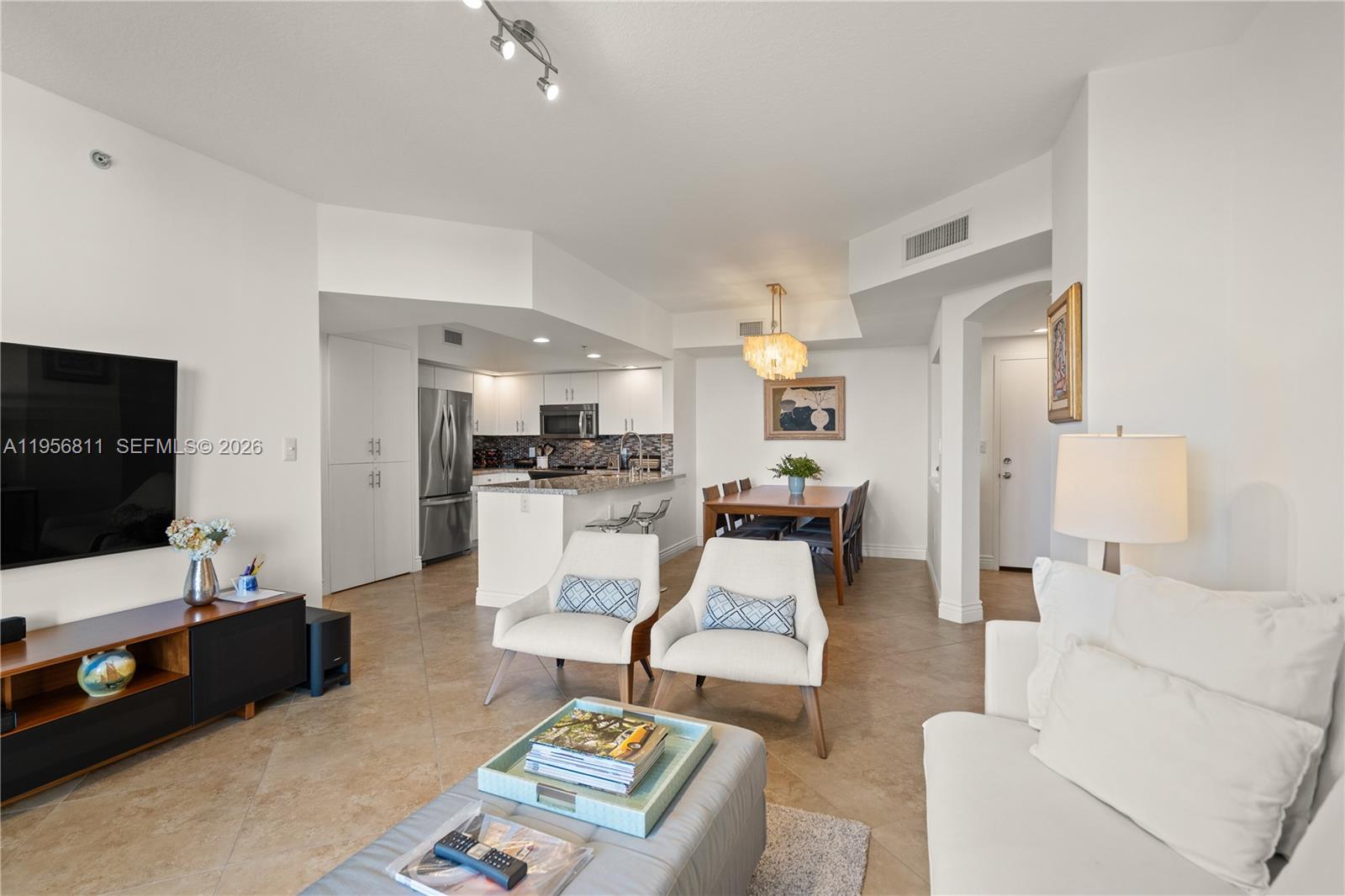 A11956811 Property Photo 9