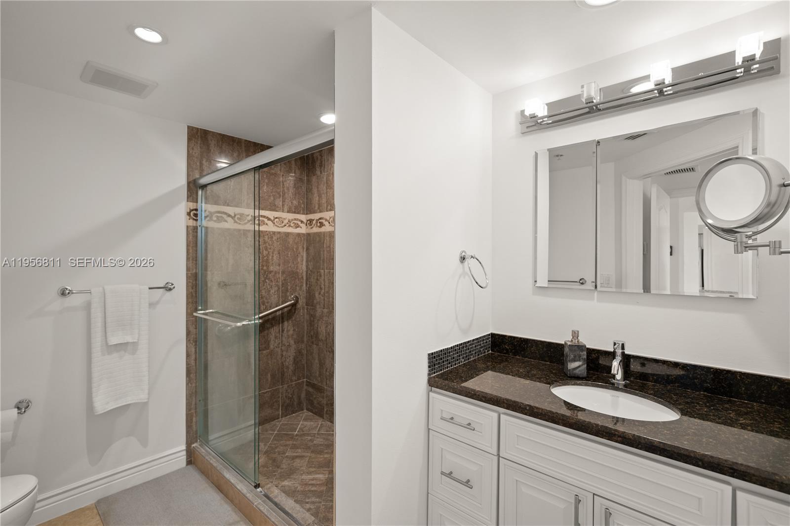 A11956811 Property Photo 15