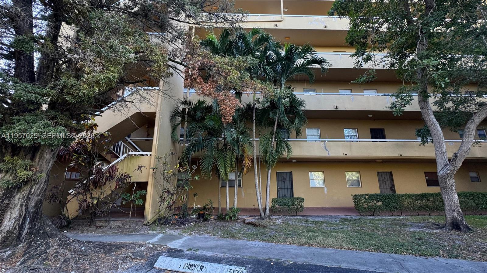 4111 Stirling Road 102 Property Photo 1