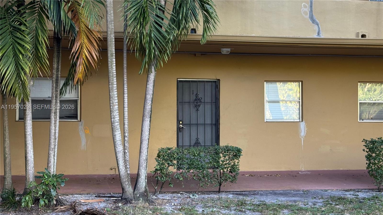 4111 Stirling Road 102 Property Photo 3