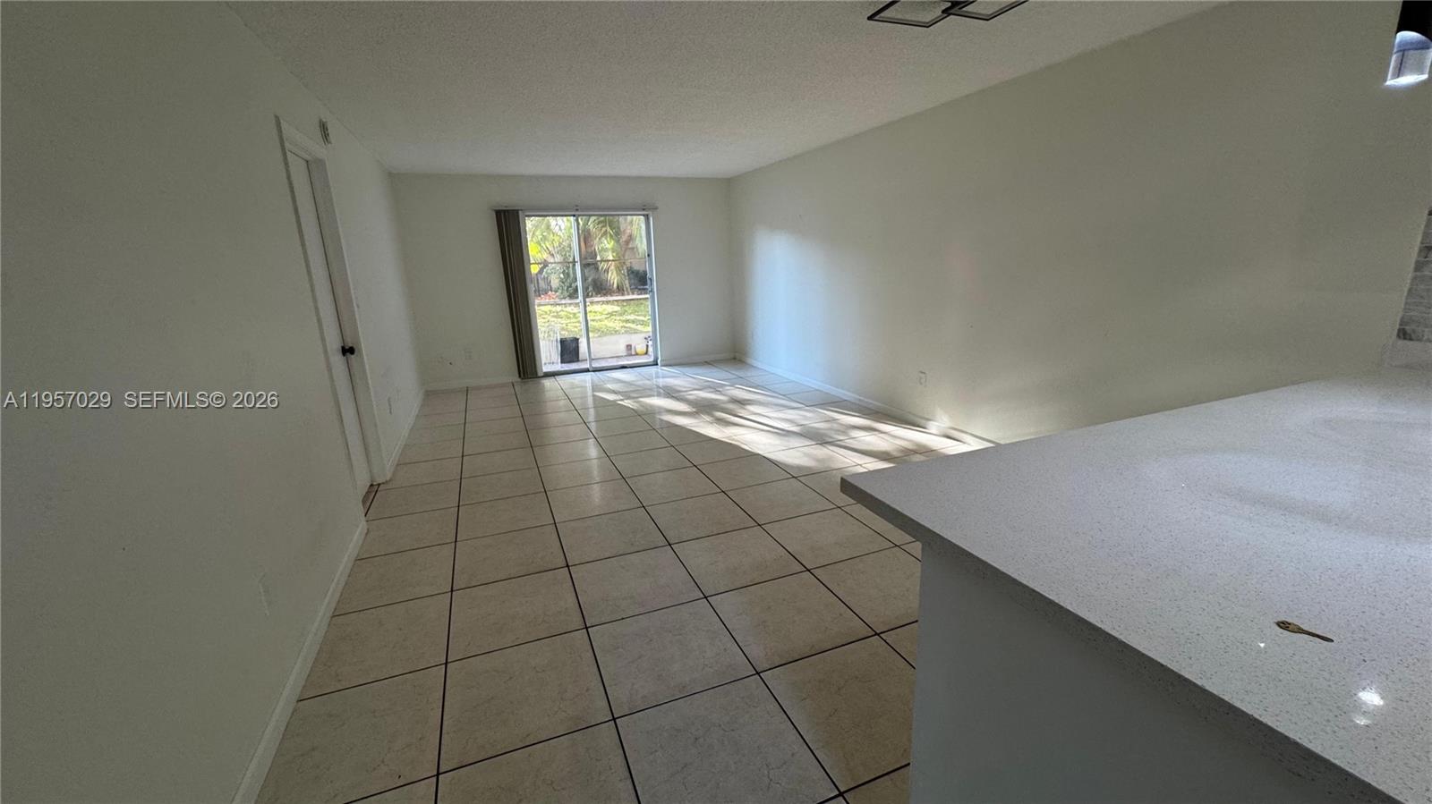 4111 Stirling Road 102 Property Photo 7
