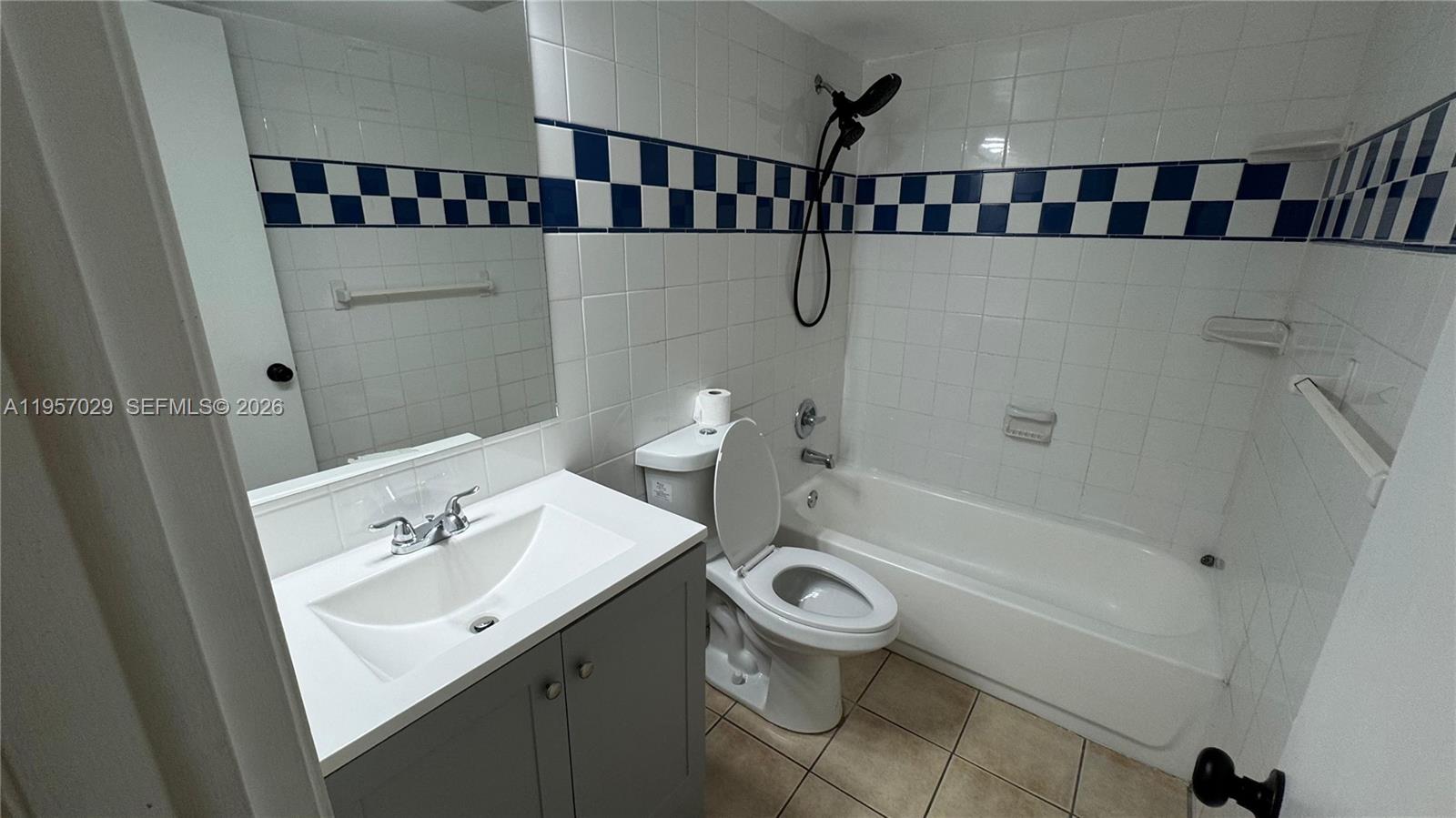 4111 Stirling Road 102 Property Photo 13