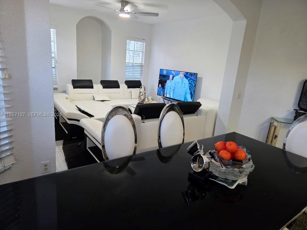 A11957127 Property Photo 13