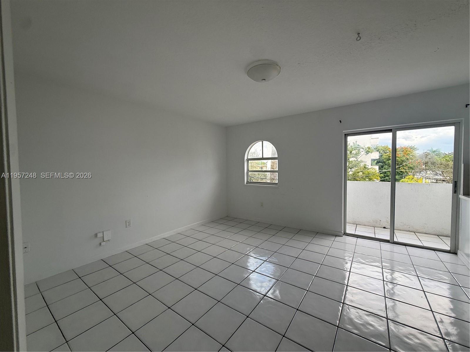 3052 Sw 27th Avenue 301 Property Photo 11