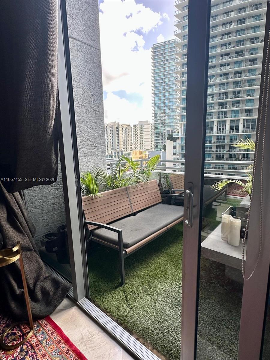 1050 Brickell Avenue 818 Property Photo 2