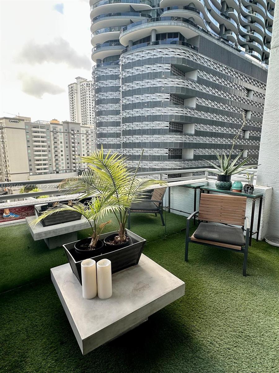 1050 Brickell Avenue 818 Property Photo 3