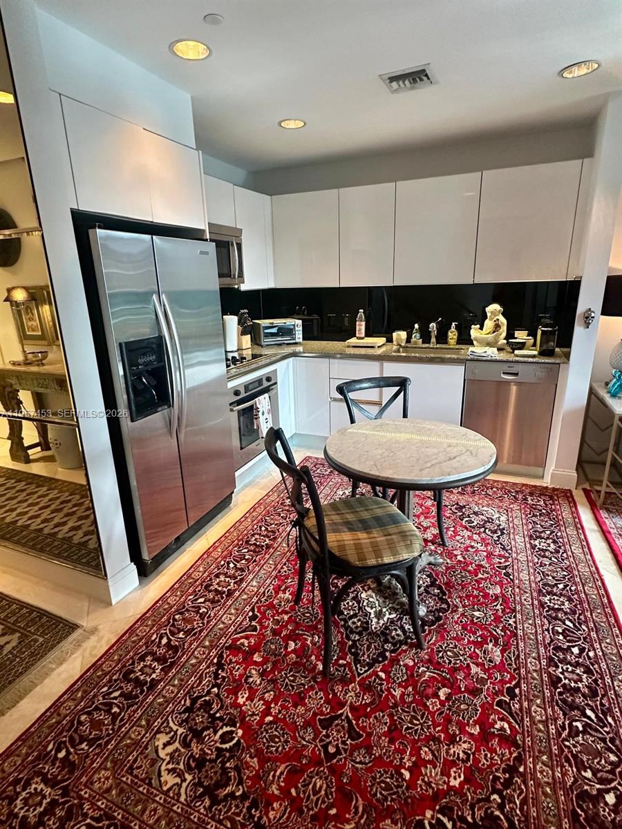 1050 Brickell Avenue 818 Property Photo 9