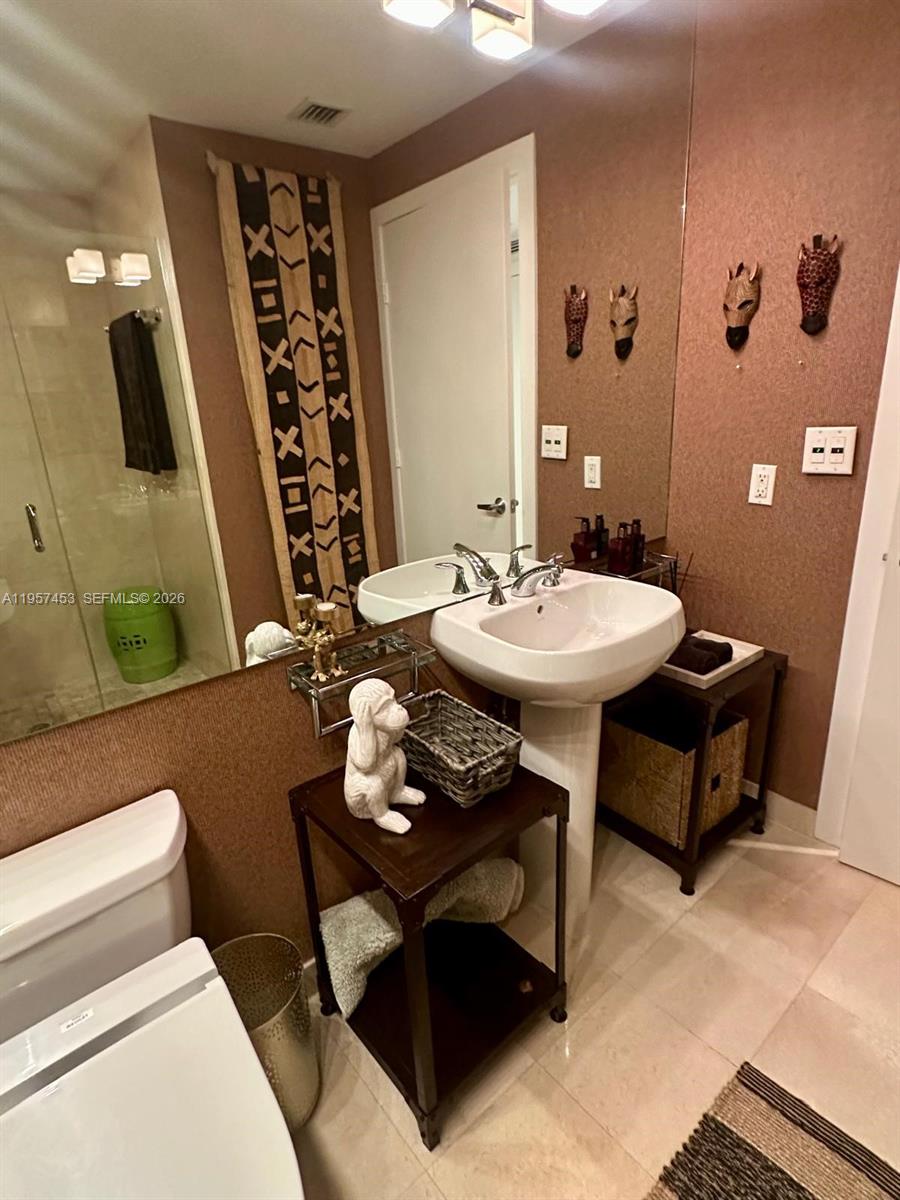 1050 Brickell Avenue 818 Property Photo 15