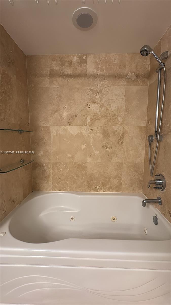 41 Se 5th Street 2004 Property Photo 17