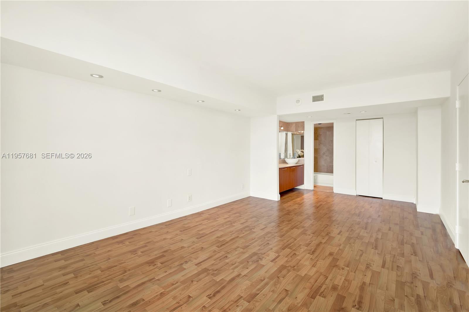 100 S Bayview Drive 1222 Property Photo 19