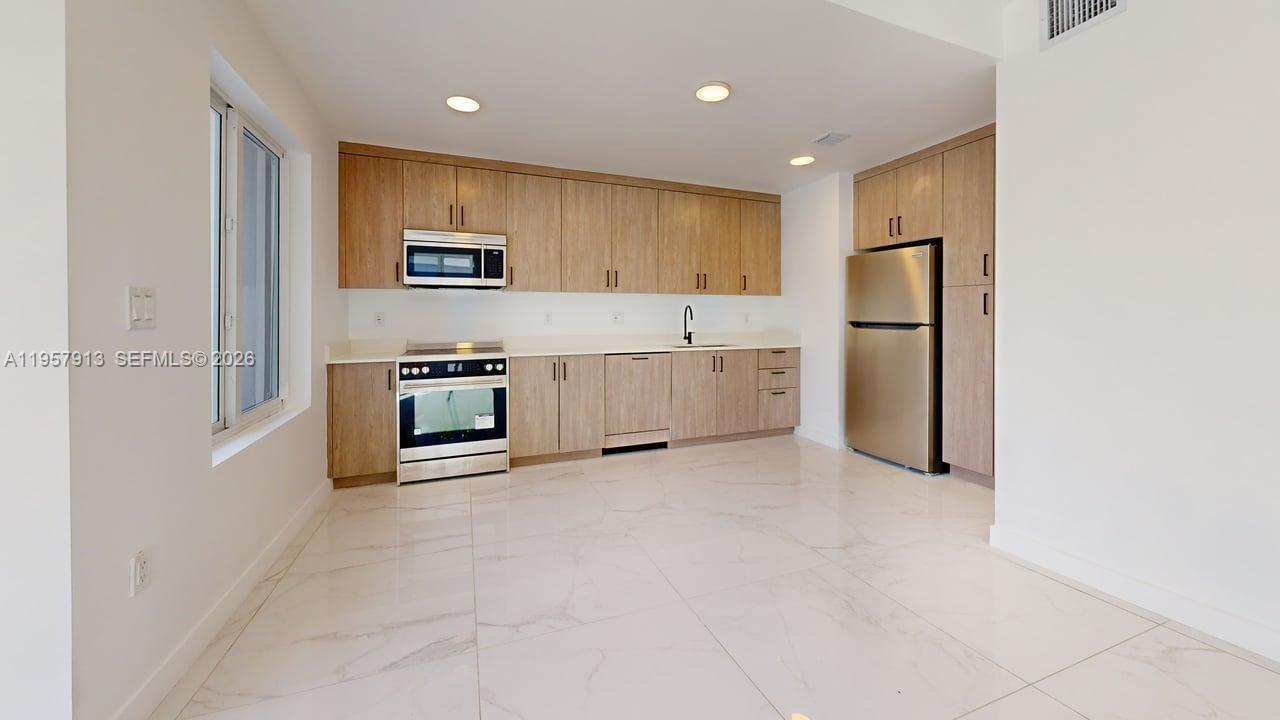A11957913 Property Photo 3