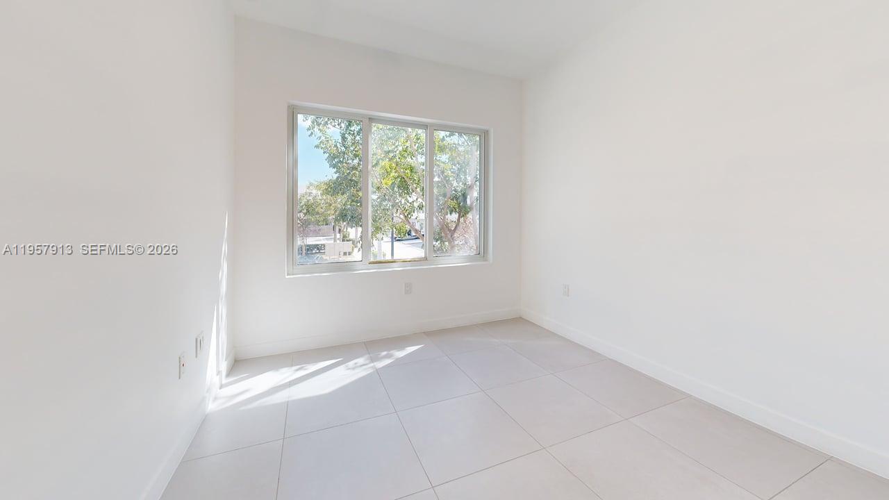 A11957913 Property Photo 6