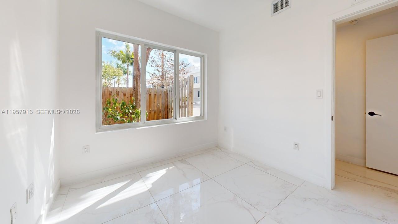 A11957913 Property Photo 8