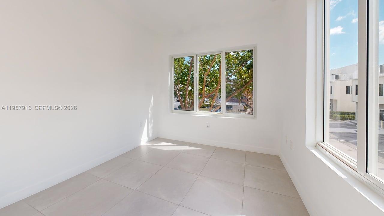 A11957913 Property Photo 12