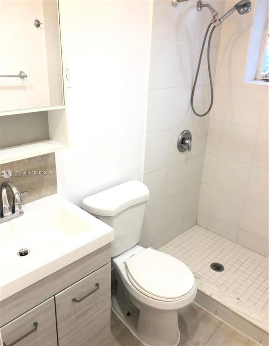 A11958272 Property Photo 14