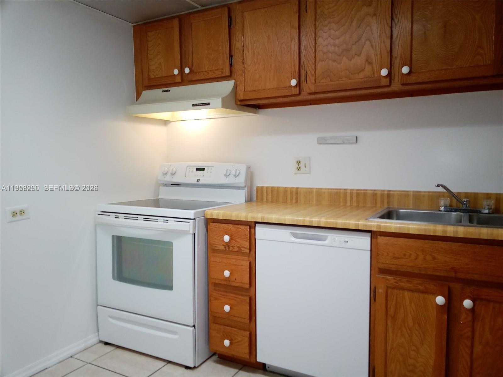 3720 Inverrary Drive 2s Property Photo 26