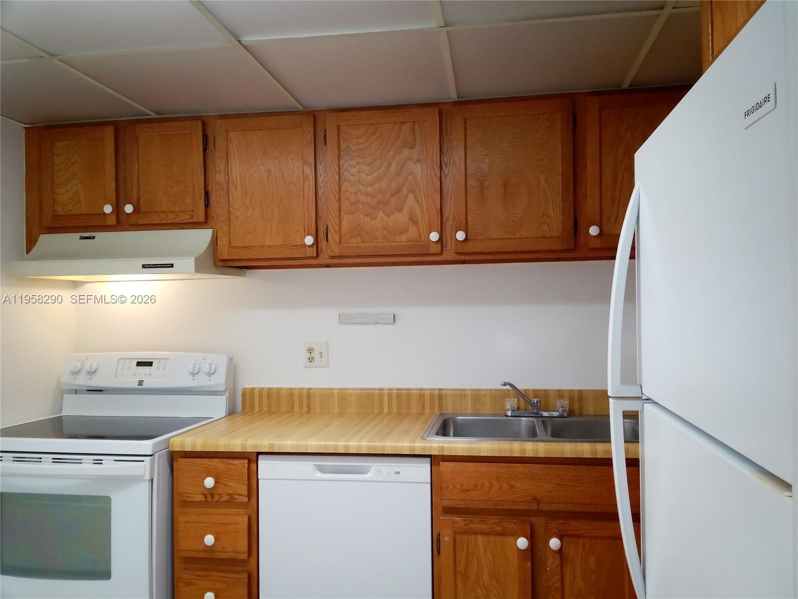 3720 Inverrary Drive 2s Property Photo 27