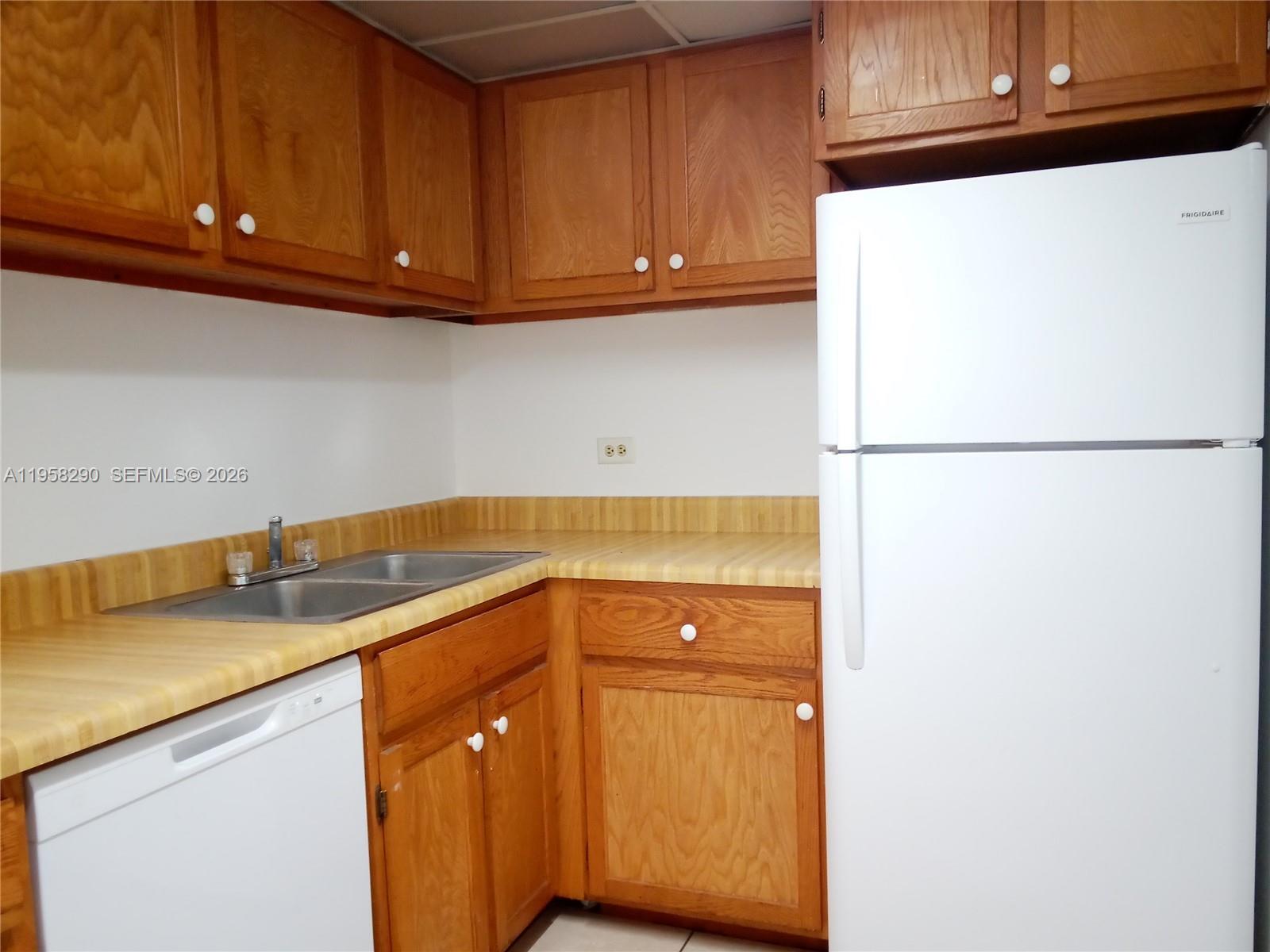 3720 Inverrary Drive 2s Property Photo 28