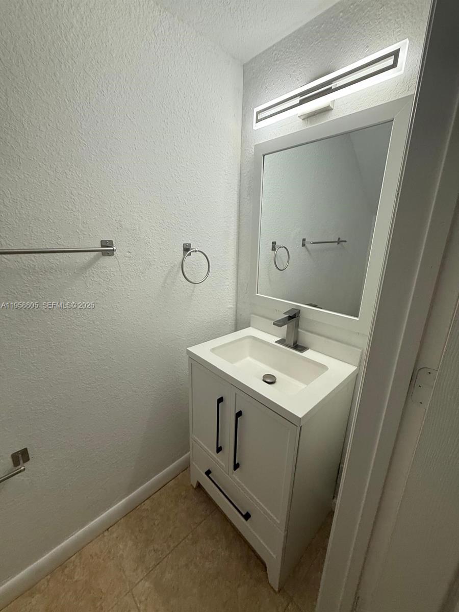 11603 Nw 89th Street 215 Property Photo 9