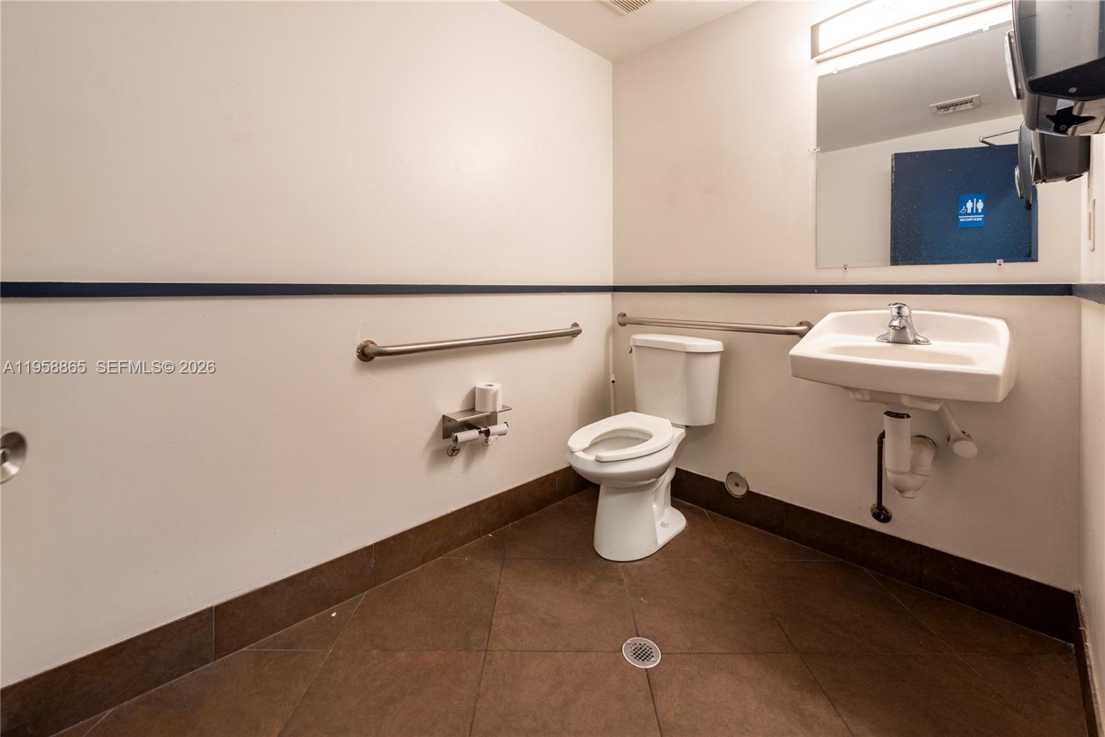 2980 W Oakland Park Boulevard Property Photo 9