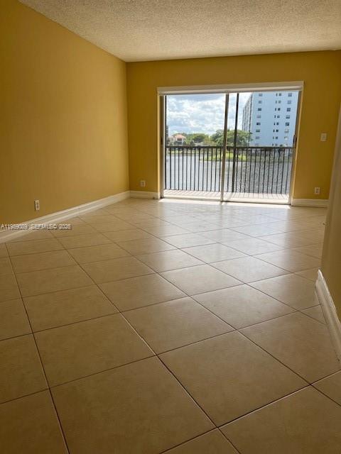 2226 N Cypress Bend Drive 210 Property Photo 6