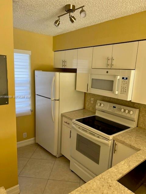 2226 N Cypress Bend Drive 210 Property Photo 8