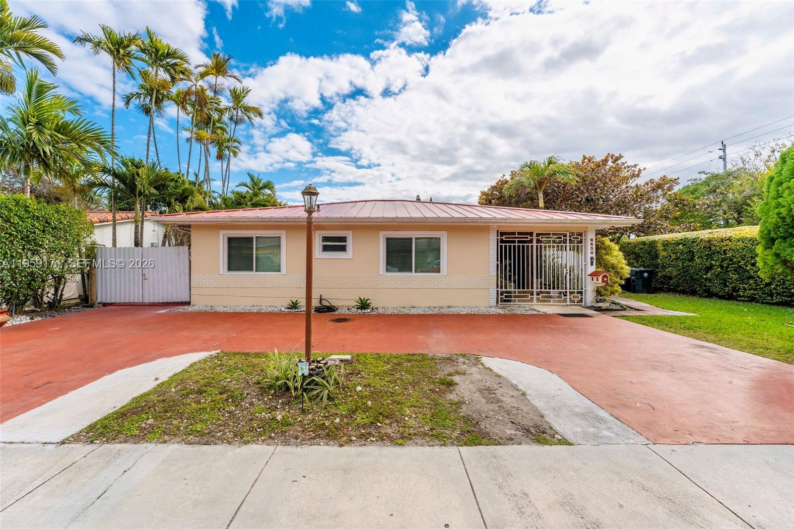 A11959171 Property Photo 1