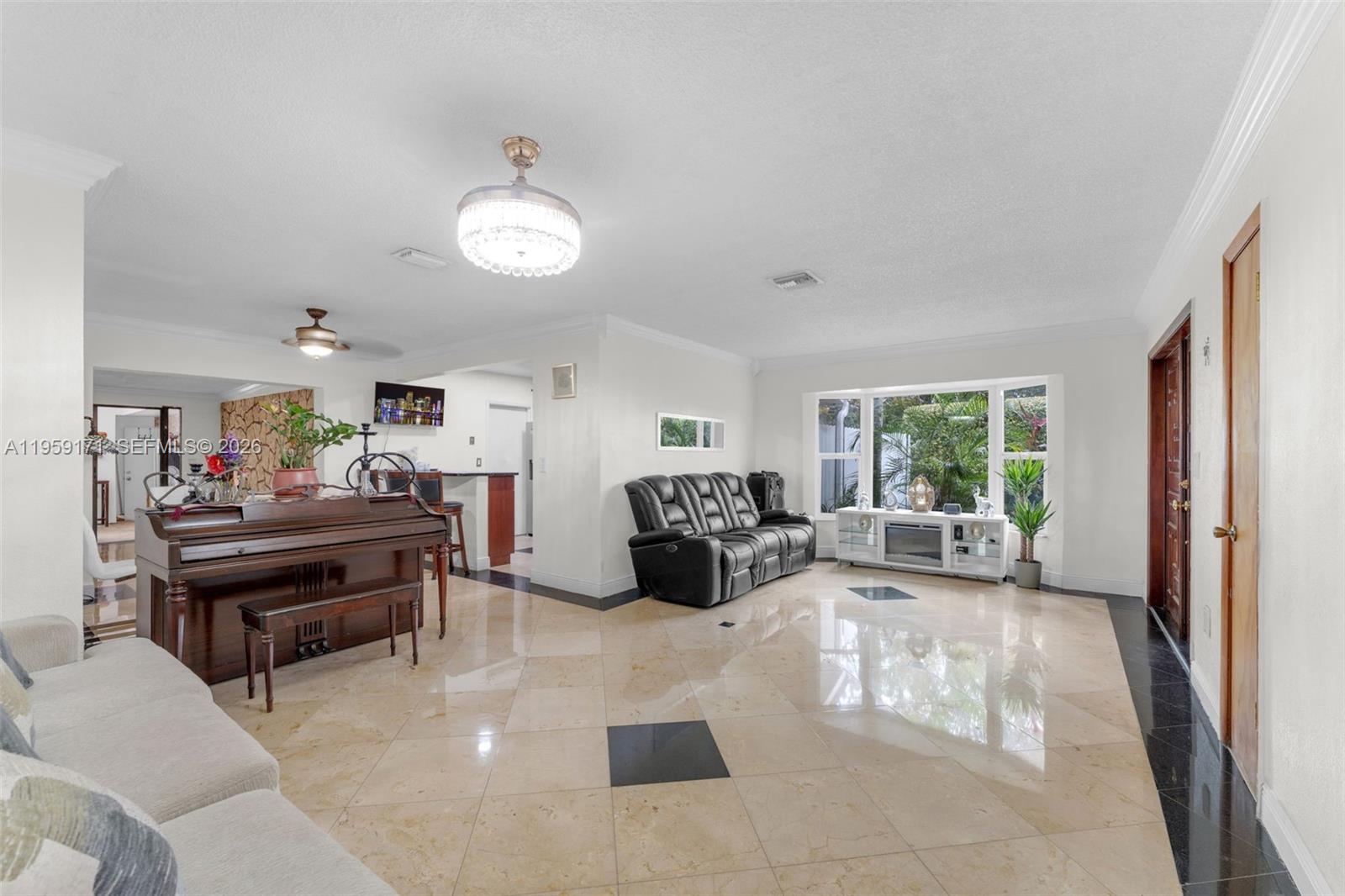 A11959171 Property Photo 13