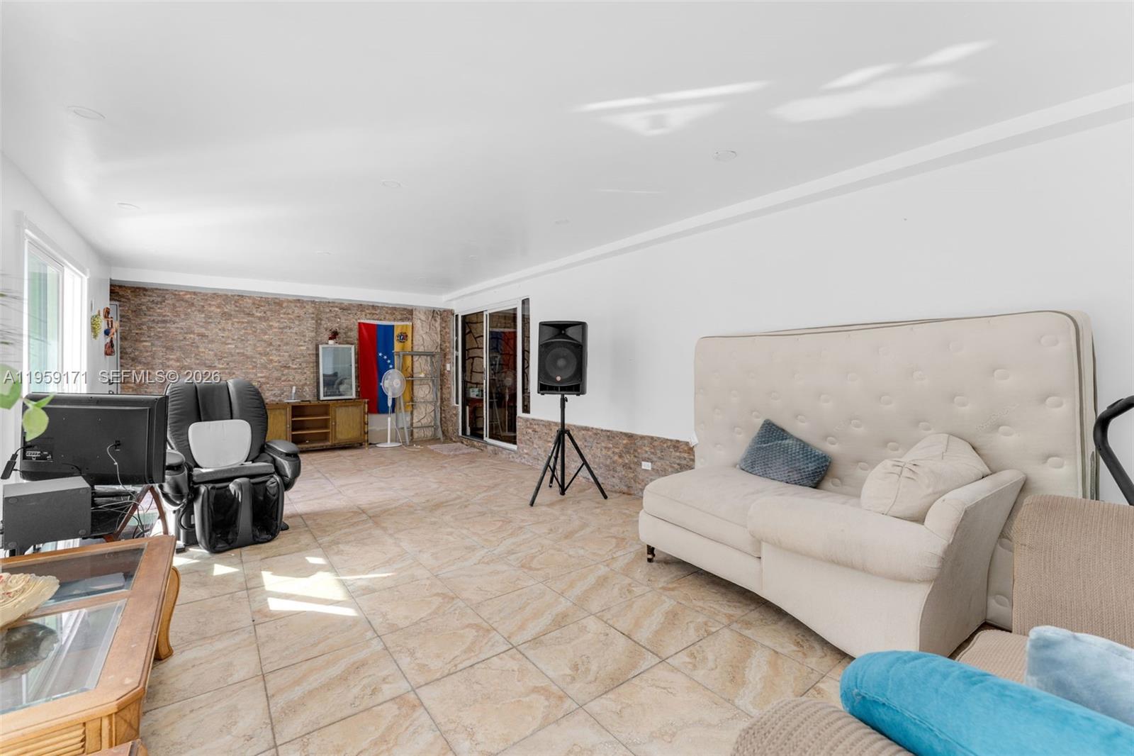 A11959171 Property Photo 31