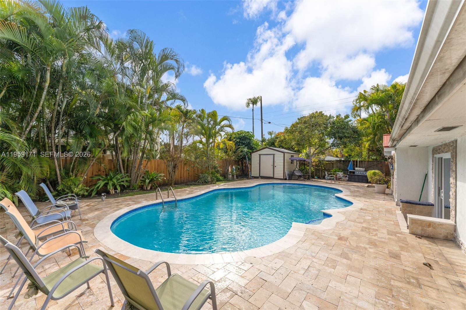 A11959171 Property Photo 32