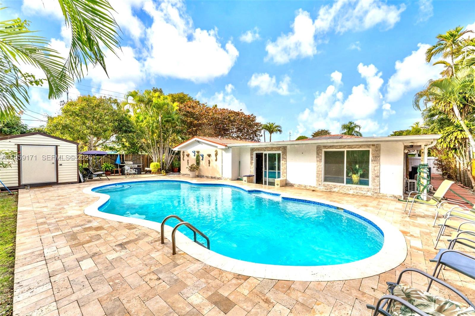 A11959171 Property Photo 34