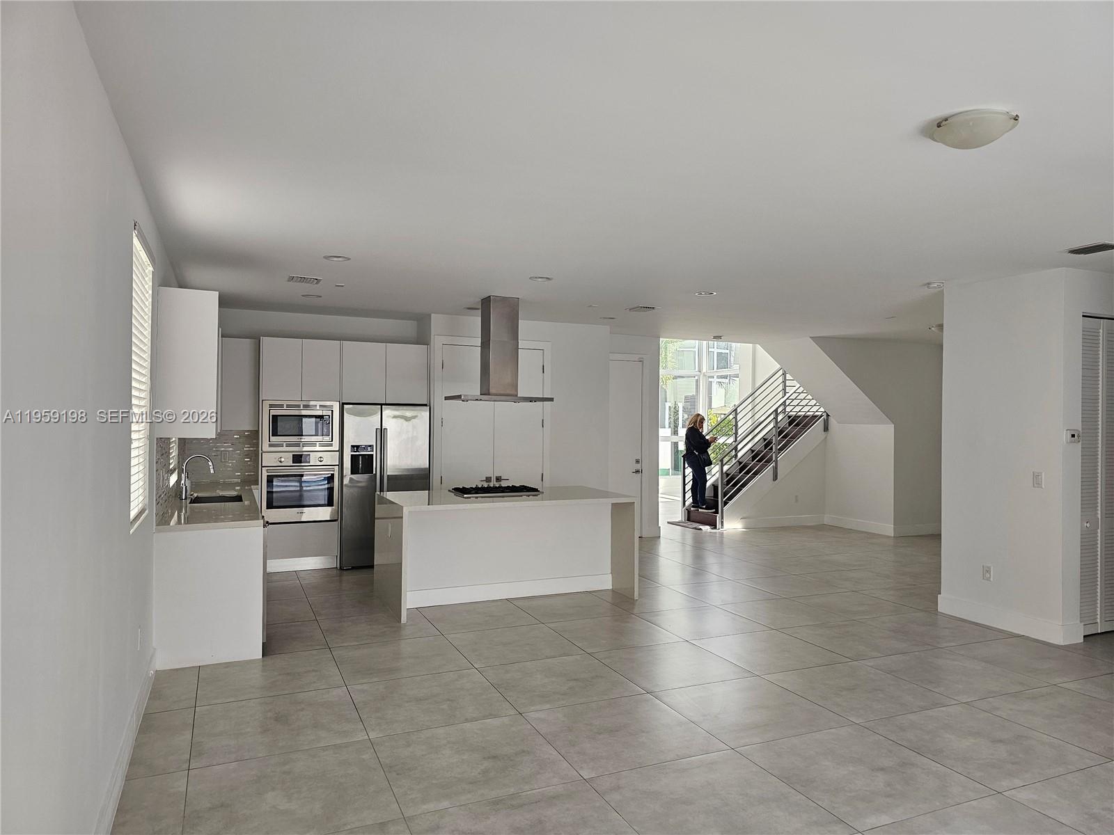 A11959198 Property Photo 2
