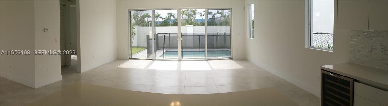 A11959198 Property Photo 4