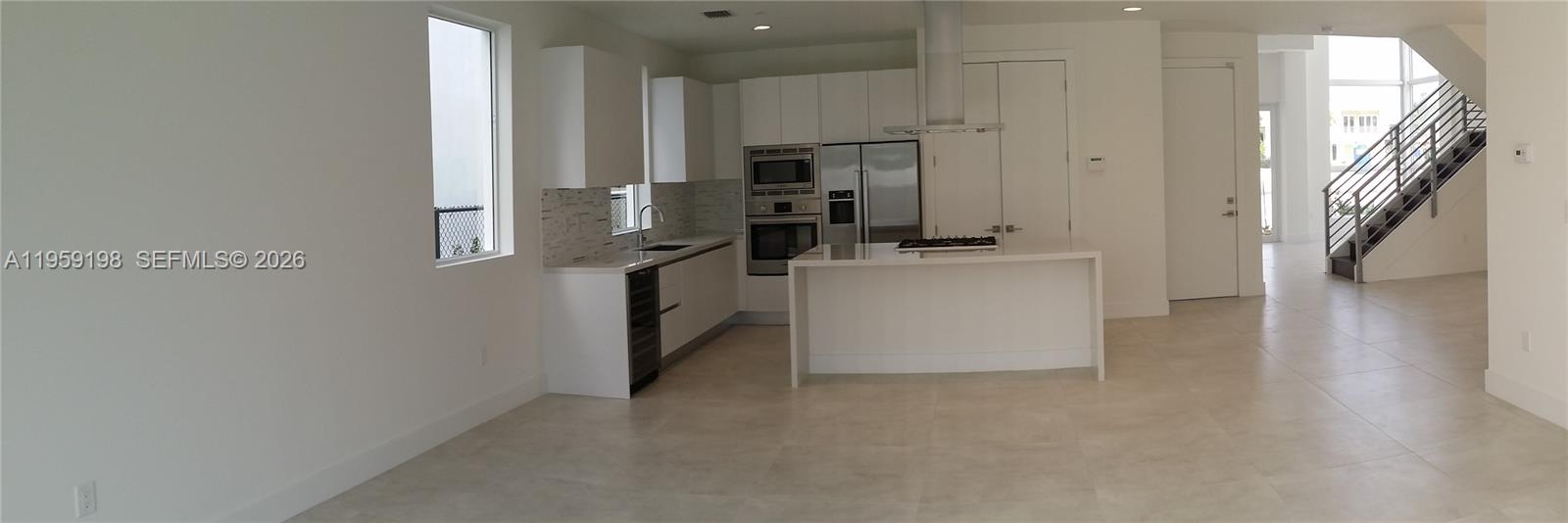 A11959198 Property Photo 5