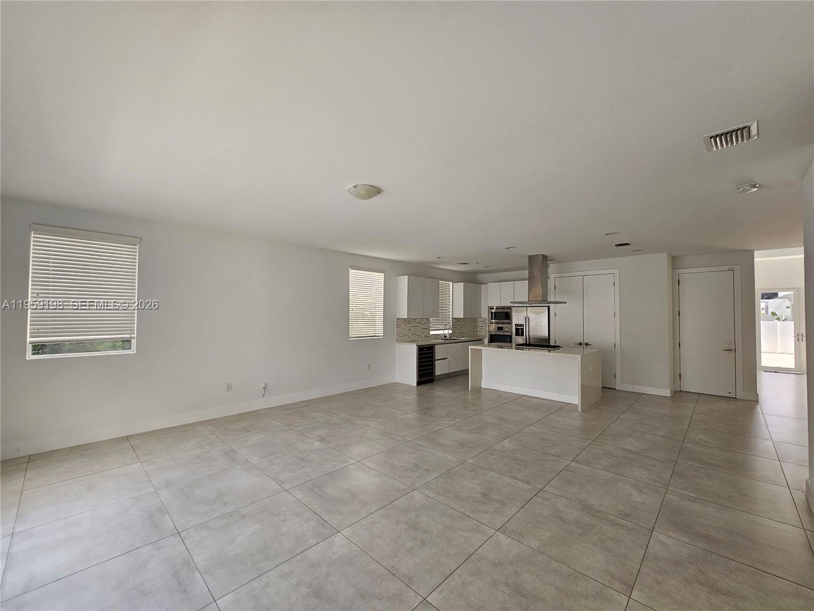 A11959198 Property Photo 6