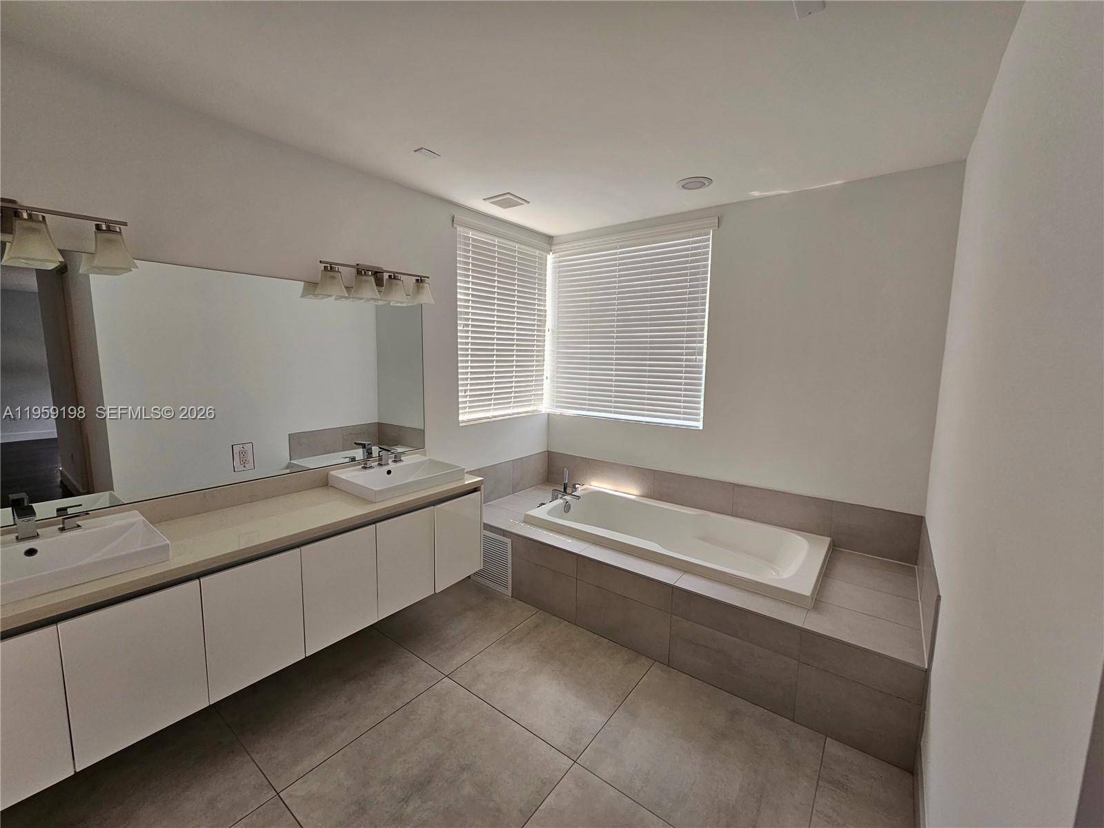 A11959198 Property Photo 18